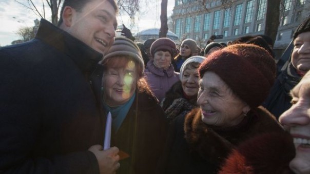 В украинских соцсетях высмеяли встречу премьера Украины с «простыми украинцами» В украинских соцсетях высмеяли встречу премьера Украины с «простыми украинцами»