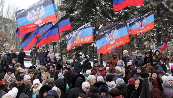 В Донецке проходит митинг, посвященный подписанию резолюции ООН по Донбассу