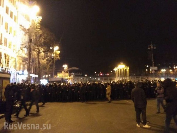 МОЛНИЯ: протестующие прорвались в правительственный квартал в Киеве, полиция начала жесткие задержания (+ФОТО, ВИДЕО)