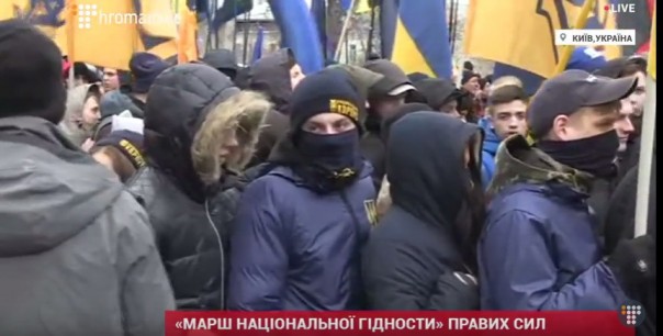 Нацисты перекрыли центр Киева: требуют гнать барыг-гройсманов, в Раде нацисты с трибуны огласили ультиматум, требуя импичмента Порошенко