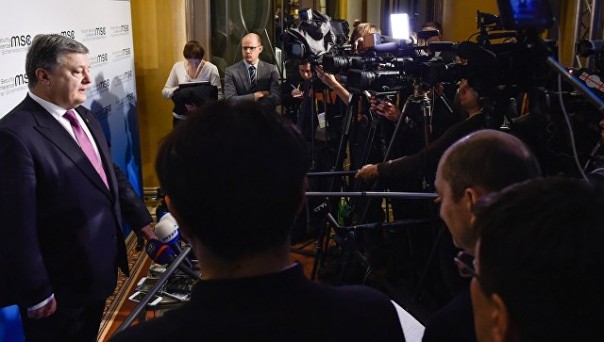 Санкции, паспорта и хронический игнор: Порошенко опять просит помощи. Ростислав Ищенко Санкции, паспорта и хронический игнор: Порошенко опять просит помощи. Ростислав Ищенко