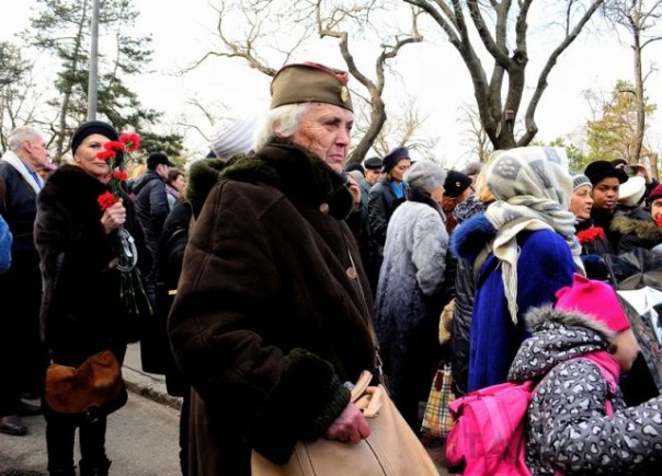 Массовые беспорядки в Одессе: бандеровцы избивают пенсионеров и ветеранов ВОВ Массовые беспорядки в Одессе: бандеровцы избивают пенсионеров и ветеранов ВОВ