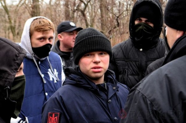 Массовые беспорядки в Одессе: бандеровцы избивают пенсионеров и ветеранов ВОВ Массовые беспорядки в Одессе: бандеровцы избивают пенсионеров и ветеранов ВОВ