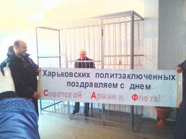В День Победы повязывал гвардейскую ленту на нарах В День Победы повязывал гвардейскую ленту на нарах