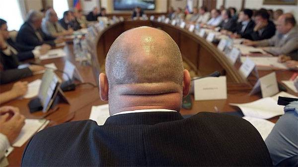 Росстат предложил заглянуть в карманы федеральных чиновников