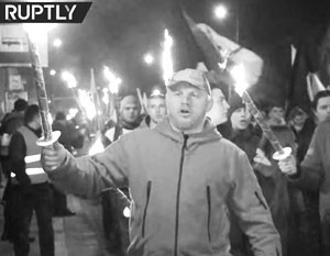 Националисты провели в Варшаве факельное шествие в честь «проклятых солдат»