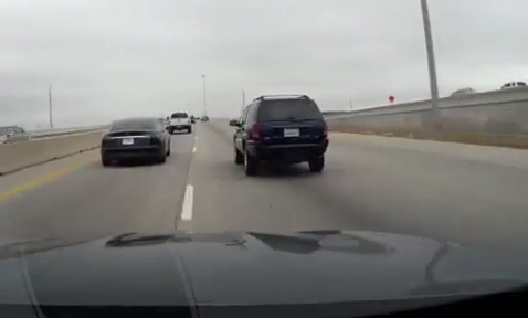 Tesla с автопилотом в США не заметила строительное ограждение на трассе (видео)