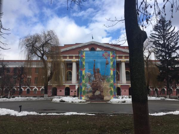 Памятник Суворову собрались демонтировать в лицее им. Богуна Памятник Суворову собрались демонтировать в лицее им. Богуна