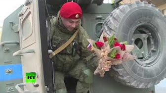 Российские военные поздравили служащих в Сирии женщин с 8 Марта