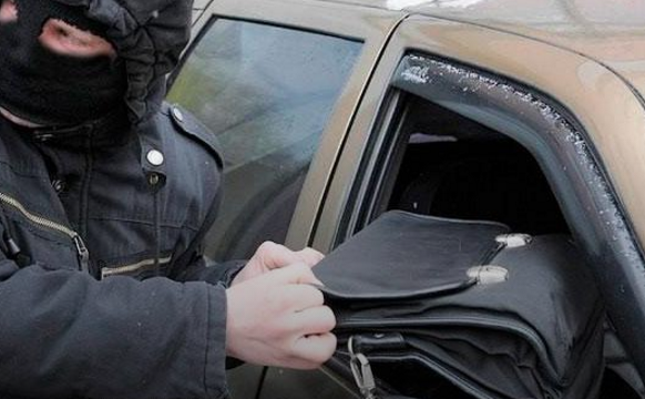 В Киеве раненый безработный мужчина пытался преследовать и отобрать у грабителей свои 4 миллиона