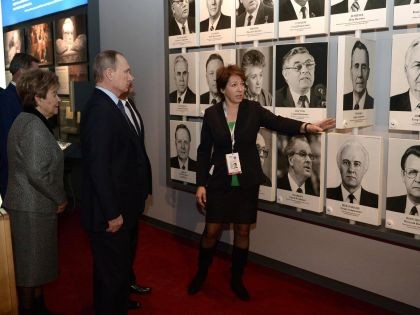 Зачем Путин делает это?