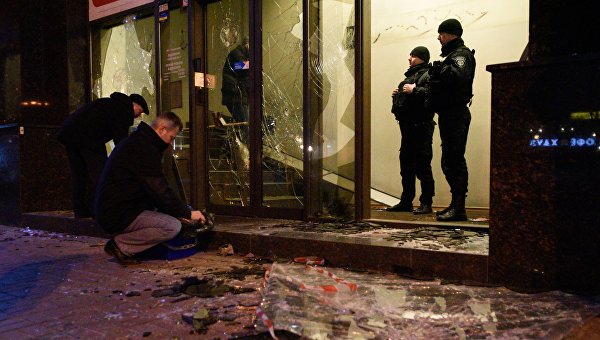 От блокады Донбасса к бетонированию «Сбербанка» От блокады Донбасса к бетонированию «Сбербанка»