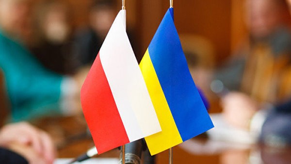 За актами вандализма Варшава и Киев увидели «третью силу»