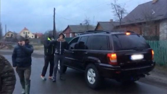 Новости Янтарной Народной Республики: Под Ровно копатели янтаря грозили копам расправой