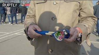 «Ложки победы»: московские болельщики испробовали национальный инструмент к ЧМ-2018