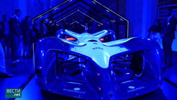 Российская компания представила в Барселоне гоночный беспилотник