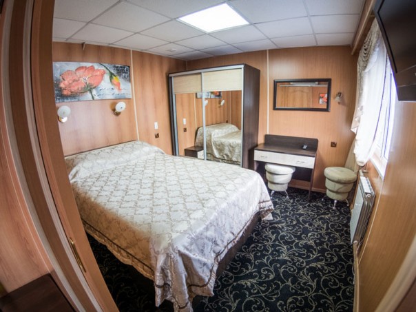 Дремлет хлопец у дороги, Снятся хлопцу перемоги... Дремлет хлопец у дороги, Снятся хлопцу перемоги...