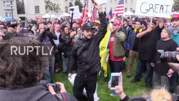 Драка в Калифорнии между сторонниками и противниками Трампа попала на видео