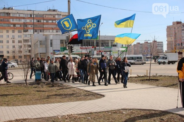 В Запоре устроили шествие в честь дохлого свинберга В Запоре устроили шествие в честь дохлого свинберга