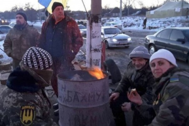Волонтеры жалуются, что блокада Донбасса мешает им мародерствовать  