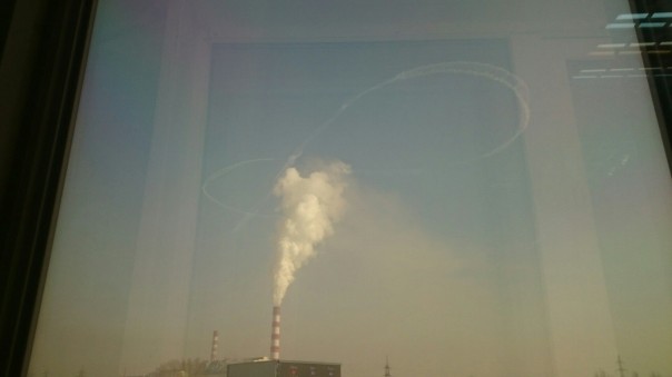 Над Новосибирском военный самолет «нарисовал» огромную «восьмерку» Над Новосибирском военный самолет «нарисовал» огромную «восьмерку»