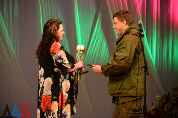 Глава ДНР поздравил жительниц Республики с наступающим праздником 8 Марта Глава ДНР поздравил жительниц Республики с наступающим праздником 8 Марта