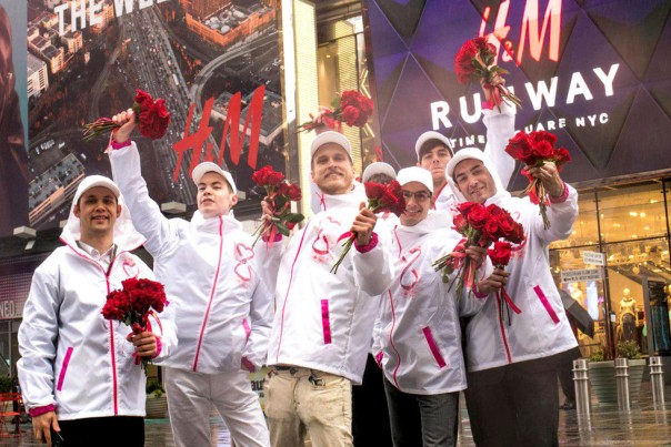 "Из России с любовью". Выходцы из России поздравили жителей Нью-Йорка с 8 Марта "Из России с любовью". Выходцы из России поздравили жителей Нью-Йорка с 8 Марта