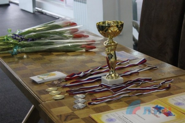 Спортивный конкурс "А ну-ка, девушки!" состоялся в Луганске в Международный женский день Спортивный конкурс "А ну-ка, девушки!" состоялся в Луганске в Международный женский день