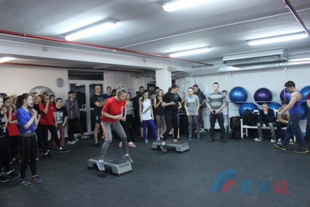 Спортивный конкурс "А ну-ка, девушки!" состоялся в Луганске в Международный женский день Спортивный конкурс "А ну-ка, девушки!" состоялся в Луганске в Международный женский день