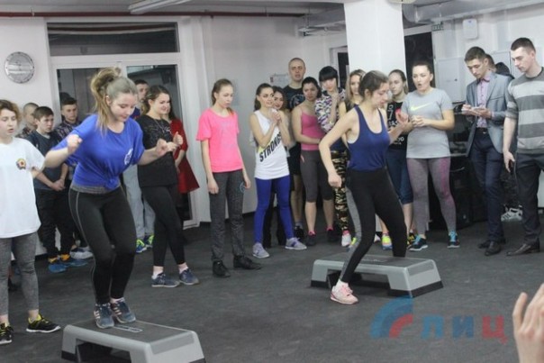 Спортивный конкурс "А ну-ка, девушки!" состоялся в Луганске в Международный женский день Спортивный конкурс "А ну-ка, девушки!" состоялся в Луганске в Международный женский день