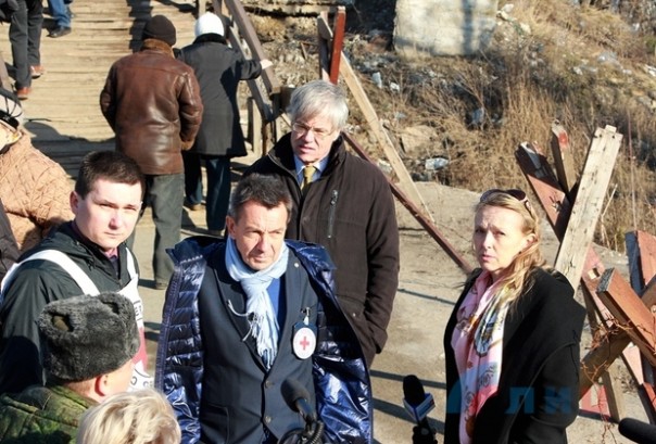 Сводка от НМ ЛНР 9 марта 2017. Президент Международного Комитета Красного Креста Петер Маурер посетил пункт пропуска ЛНР у Станицы Луганской