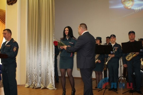 Сводка от НМ ЛНР 9 марта 2017. Президент Международного Комитета Красного Креста Петер Маурер посетил пункт пропуска ЛНР у Станицы Луганской