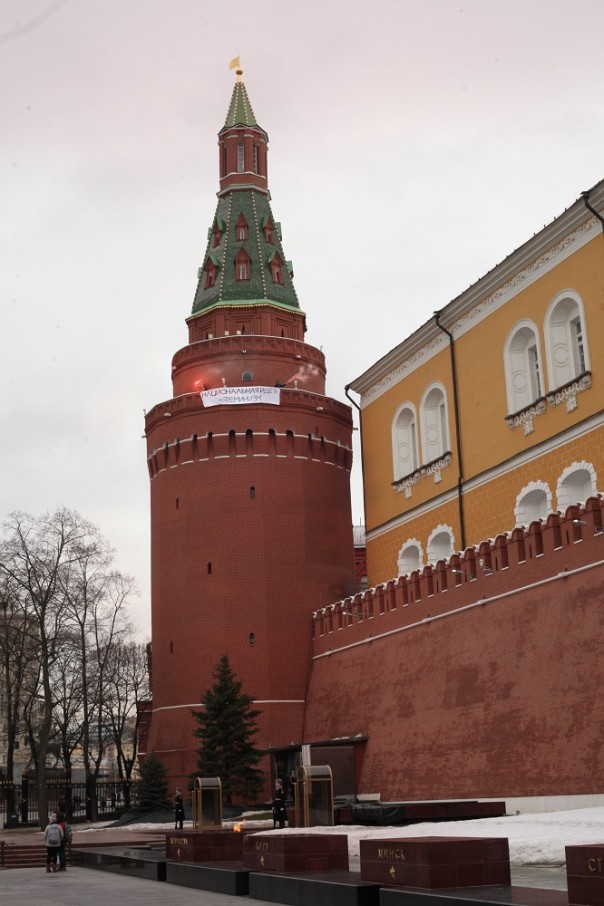 Феминистки захватили Кремль в фотошопе