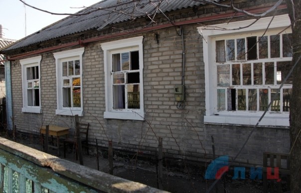 Сводка от НМ ЛНР 11 марта 2017. Украинские каратели подвергли артиллерийскому обстрелу город Стаханов, повреждены 15 домов и газопровод Сводка от НМ ЛНР 11 марта 2017. Украинские каратели подвергли артиллерийскому обстрелу город Стаханов, повреждены 15 домов и газопровод