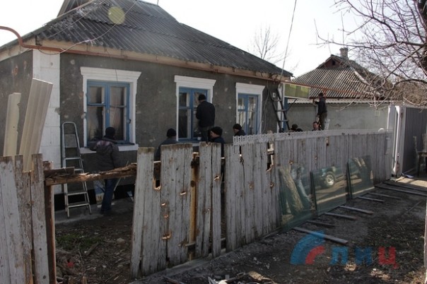 Сводка от НМ ЛНР 11 марта 2017. Украинские каратели подвергли артиллерийскому обстрелу город Стаханов, повреждены 15 домов и газопровод Сводка от НМ ЛНР 11 марта 2017. Украинские каратели подвергли артиллерийскому обстрелу город Стаханов, повреждены 15 домов и газопровод