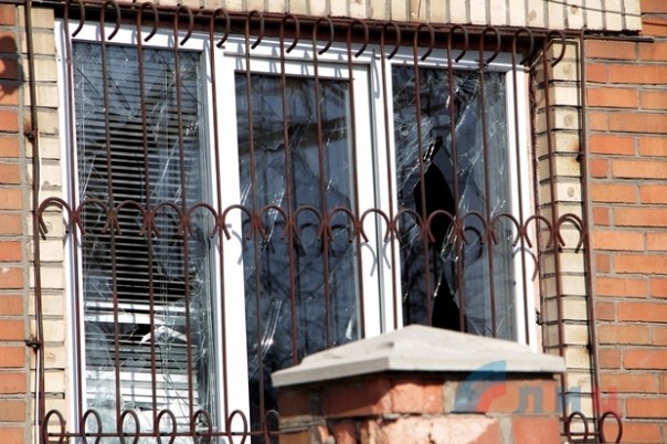 Сводка от НМ ЛНР 11 марта 2017. Украинские каратели подвергли артиллерийскому обстрелу город Стаханов, повреждены 15 домов и газопровод Сводка от НМ ЛНР 11 марта 2017. Украинские каратели подвергли артиллерийскому обстрелу город Стаханов, повреждены 15 домов и газопровод