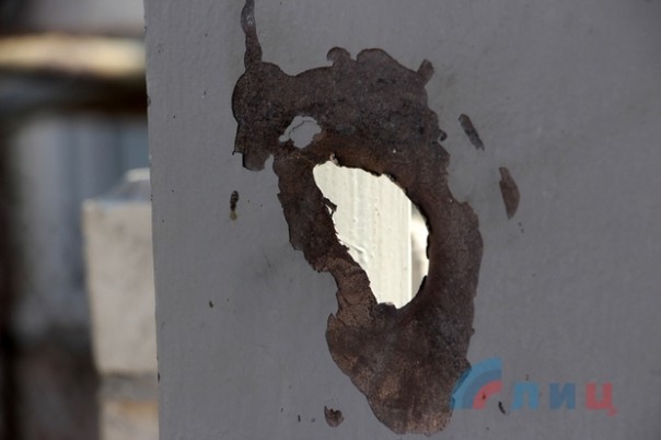 Сводка от НМ ЛНР 11 марта 2017. Украинские каратели подвергли артиллерийскому обстрелу город Стаханов, повреждены 15 домов и газопровод Сводка от НМ ЛНР 11 марта 2017. Украинские каратели подвергли артиллерийскому обстрелу город Стаханов, повреждены 15 домов и газопровод