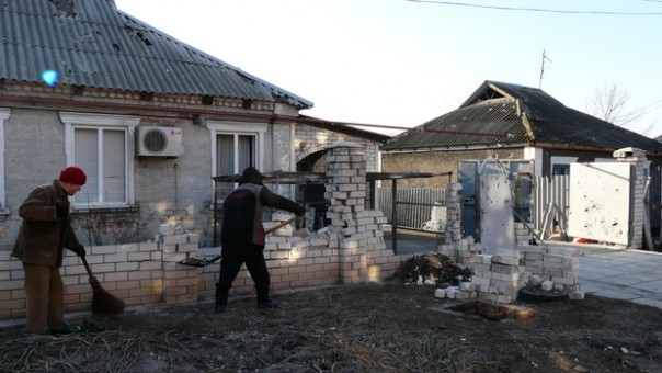 Сводка от НМ ЛНР 11 марта 2017. Украинские каратели подвергли артиллерийскому обстрелу город Стаханов, повреждены 15 домов и газопровод Сводка от НМ ЛНР 11 марта 2017. Украинские каратели подвергли артиллерийскому обстрелу город Стаханов, повреждены 15 домов и газопровод