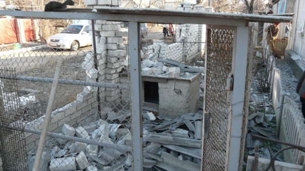 Сводка от НМ ЛНР 11 марта 2017. Украинские каратели подвергли артиллерийскому обстрелу город Стаханов, повреждены 15 домов и газопровод Сводка от НМ ЛНР 11 марта 2017. Украинские каратели подвергли артиллерийскому обстрелу город Стаханов, повреждены 15 домов и газопровод