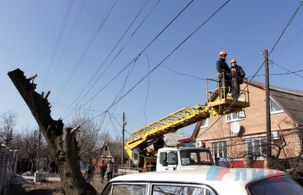Сводка от НМ ЛНР 11 марта 2017. Украинские каратели подвергли артиллерийскому обстрелу город Стаханов, повреждены 15 домов и газопровод Сводка от НМ ЛНР 11 марта 2017. Украинские каратели подвергли артиллерийскому обстрелу город Стаханов, повреждены 15 домов и газопровод