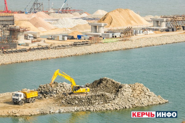 Сети появились свежие фотографии строительства Керченского моста Сети появились свежие фотографии строительства Керченского моста