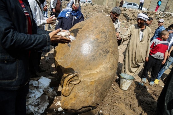 Уникальную статую Рамсеса II нашли в беднейшем районе Каира