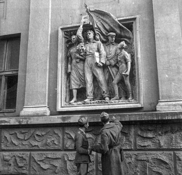 Сталино (Донецк) в годы немецкой оккупации. 1941-1943 Сталино (Донецк) в годы немецкой оккупации. 1941-1943