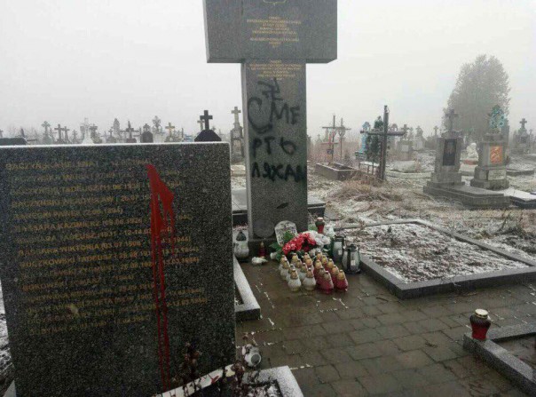 За актами вандализма Варшава и Киев увидели «третью силу» За актами вандализма Варшава и Киев увидели «третью силу»