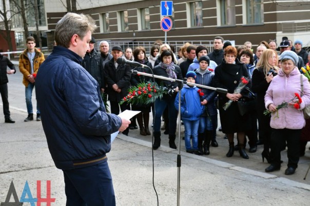Сводка от МО ДНР 15 марта 2017. Укрофашисты за сутки обстреляли 17 населенных пунктов ДНР, погиб один военнослужащий и один мирный житель, один ранен Сводка от МО ДНР 15 марта 2017. Укрофашисты за сутки обстреляли 17 населенных пунктов ДНР, погиб один военнослужащий и один мирный житель, один ранен