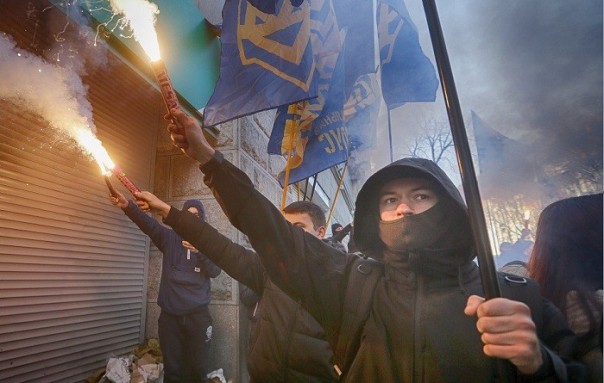 Порошенко угрожают националисты