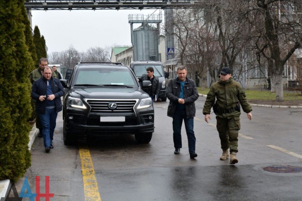 Глава ДНР запустил работу пивоваренного завода в Донецке после почти 2-х лет простоя предприятия Глава ДНР запустил работу пивоваренного завода в Донецке после почти 2-х лет простоя предприятия