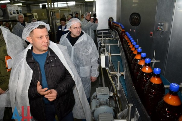 Глава ДНР запустил работу пивоваренного завода в Донецке после почти 2-х лет простоя предприятия Глава ДНР запустил работу пивоваренного завода в Донецке после почти 2-х лет простоя предприятия
