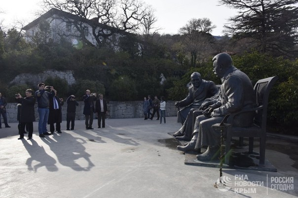 В Крым приехала делегация европейских и украинских политиков В Крым приехала делегация европейских и украинских политиков