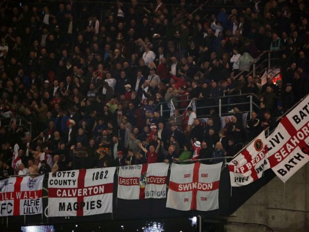 Independent назвала английских болельщиков "подонками" Independent назвала английских болельщиков "подонками"